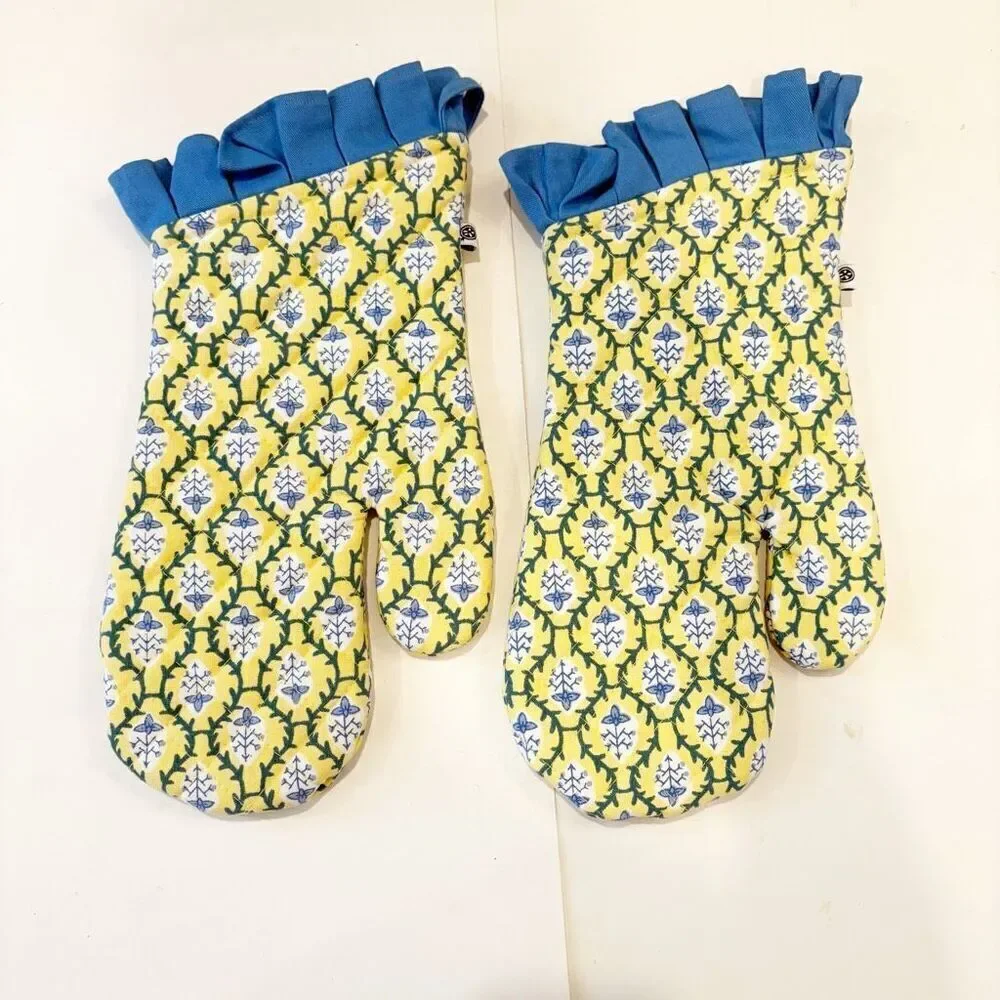 NWOT Pomegranate Hostess Set Apron Oven Mitts Block Print